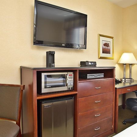 Best Western Plus Arena Hotel New York Extérieur photo