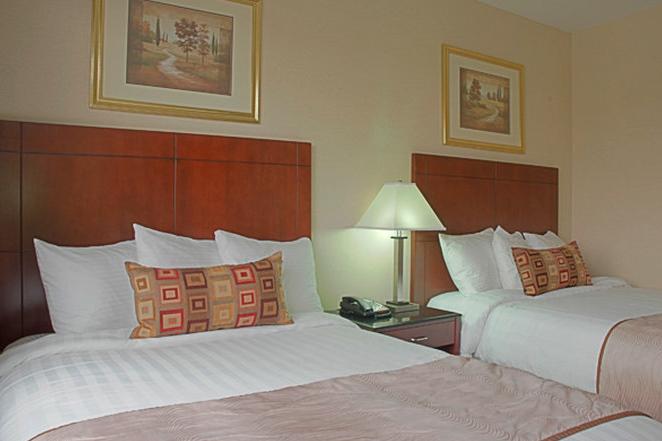 Best Western Plus Arena Hotel New York Extérieur photo