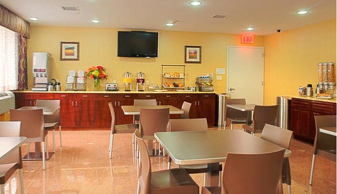 Best Western Plus Arena Hotel New York Extérieur photo
