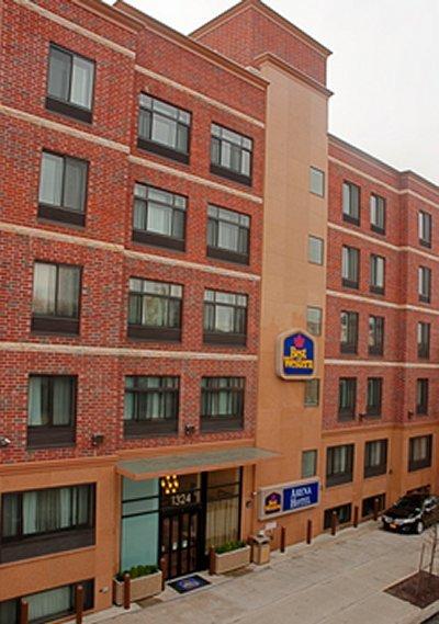 Best Western Plus Arena Hotel New York Extérieur photo