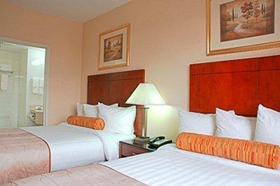 Best Western Plus Arena Hotel New York Extérieur photo