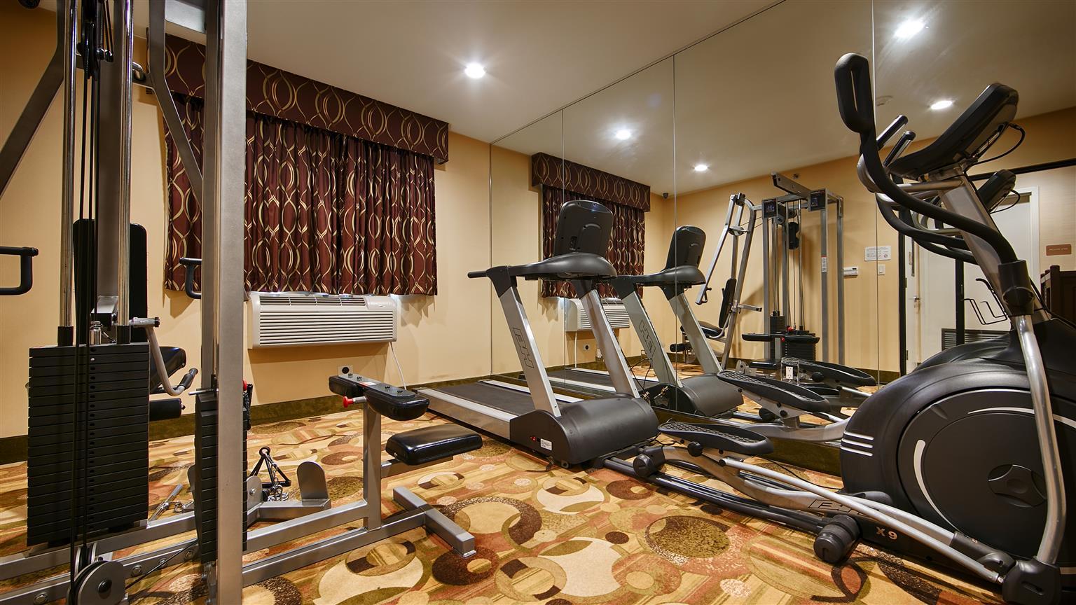 Best Western Plus Arena Hotel New York Extérieur photo