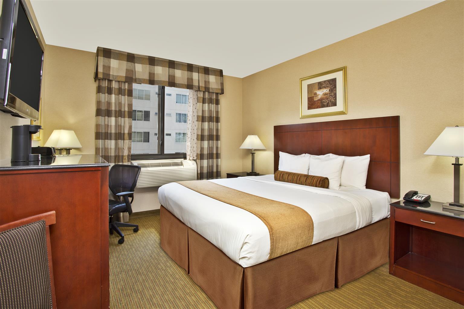 Best Western Plus Arena Hotel New York Extérieur photo