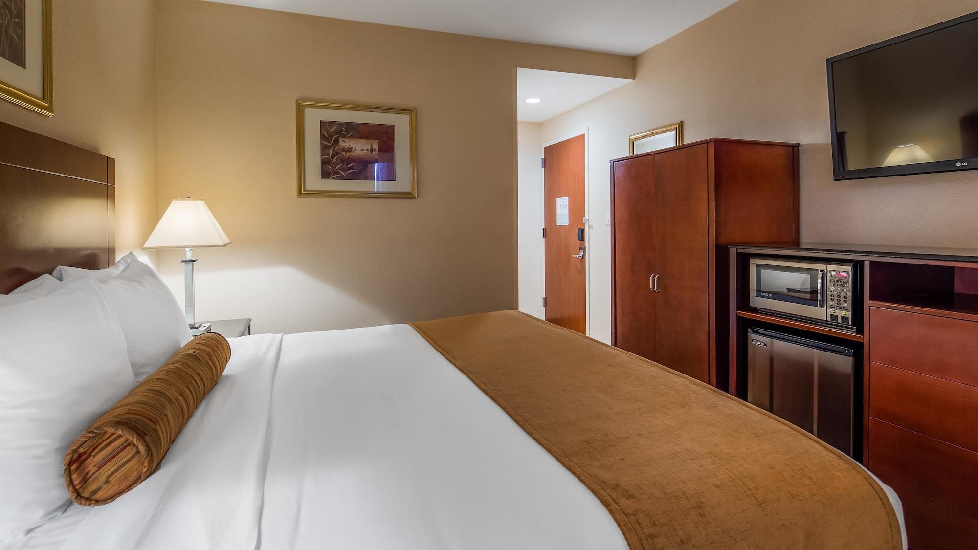 Best Western Plus Arena Hotel New York Extérieur photo